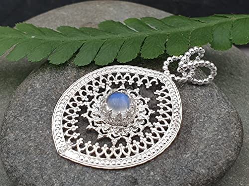 LeoLars-PABE Echter Ceylon Mondstein Filigree Anhänger aus 925er Silber, verspielt, modern, Unikat, Handarbeit