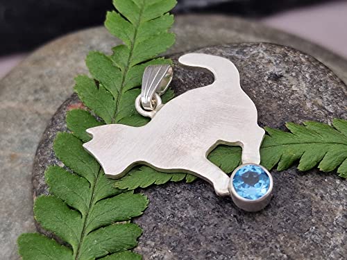 LeoLars-PABE Katzen Anhänger aus 925er Silber mit Blautopas, mattiert, Katze, Unikat, Handarbeit