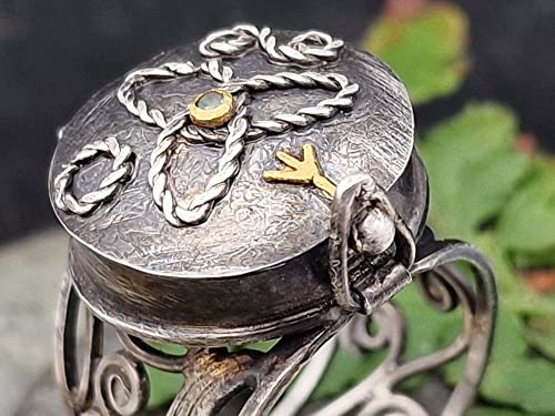 LeoLars-PABE Filigree Ring mit Geheimfach aus 925er Silber, Gr.60 (19), mit Chromdiopsid in Feingoldfassung und Feingold Rune, teilgeschwärzt, Runen, Unikat, Handarbeit