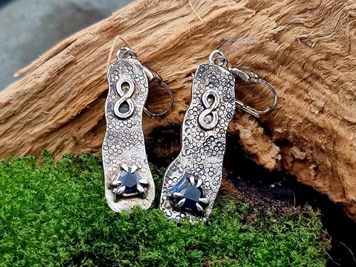 Saphir Ohrhänger mit Unendlichkeitssymbol aus 925er Silber, teilgeschwärzt, mystisch, magisch, mit Brisuren, Unikat, Handarbeit