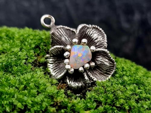 LeoLars-PABE Weißer Opal Design Blüten Anhänger aus 925er Silber, teilgeschwärzt, Opal mit Multicolor Opalfeuer, Unikat, Handarbeit