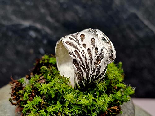 LeoLars-PABE 925er Silber Design Ring, Gr.60, Stil der Oberfläche Konifere, teilgeschwärzt, überlappende Ringschiene, Unikat, Handarbeit