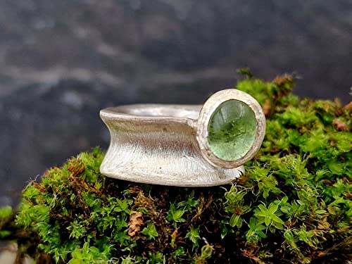 LeoLars-PABE Grüner Turmalin Design Ring, Gr.50-51, aus 924er Silber, gleichmäßig eismattiert, konkav, Unikat, Handarbeit