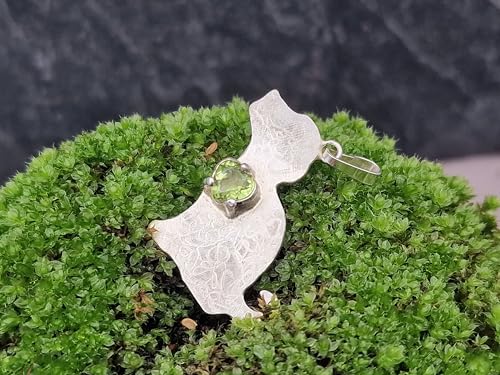 LeoLars-PABE Hundewelpen Anhänger aus 925er Silber mit Peridot Herz, seidenmatt, Hund, Handarbeit