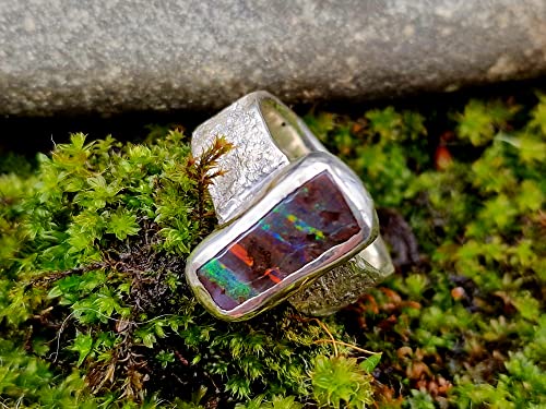LeoLars-PABE Design Ring im Structure Design Stein mit Boulder Opal mit bunten Opalfeuer Streifen, Gr.61, Opal 16.3x7.1mm, Unikat, Handarbeit