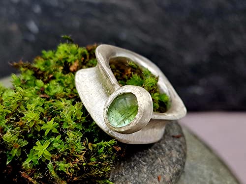 LeoLars-PABE Grüner Turmalin Design Ring, Gr.50-51, aus 924er Silber, gleichmäßig eismattiert, konkav, Unikat, Handarbeit