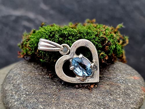 LeoLars-PABE Herz Design Anhänger mit Blautopas Navette aus 925er Silber, eismattiert, Unikat, Handarbeit