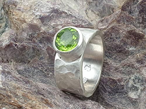LeoLars-PABE Peridot Ring aus 925er Silber, Gr. 53, Structure Design Hammerschlag, Unikat, Handarbeit