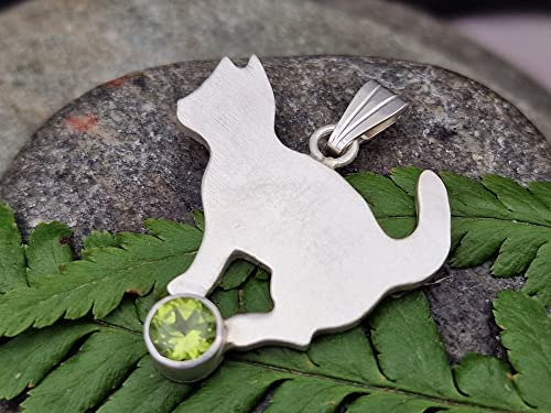 LeoLars-PABE Katzen Anhänger aus 925er Silber mit Peridot, mattiert, Katze, Unikat, Handarbeit
