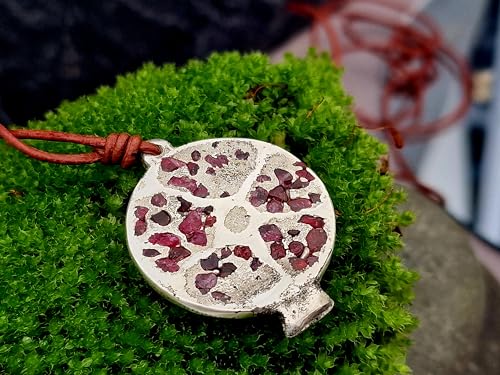 LeoLars-PABE Granatapfel Anhänger mit eingegossenen Spinell Kristallen aus 925er Silber, Sandguss Design Anhänger mit Lederband, Unikat, Handarbeit