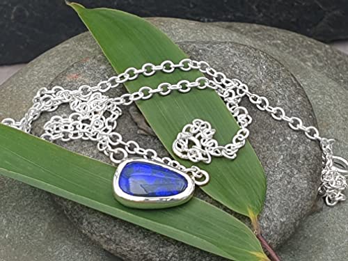 LeoLars-PABE Schwarzer Opal Anhänger aus 925er Silber mit 45cm langer Silberkette, intensiv blau, Unikat, Handarbeit