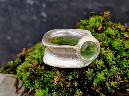 LeoLars-PABE Grüner Turmalin Design Ring, Gr.50-51, aus 924er Silber, gleichmäßig eismattiert, konkav, Unikat, Handarbeit