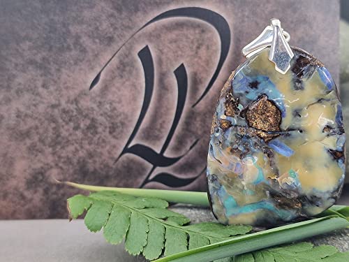 LeoLars-PABE Boulder Opal Anhänger mit Frontbohrung und 925er Silberschlaufe, Opal 46.7 x 35.4 x 8.5mm, partielles Opalfeuer, Unikat, Handgeschliffen