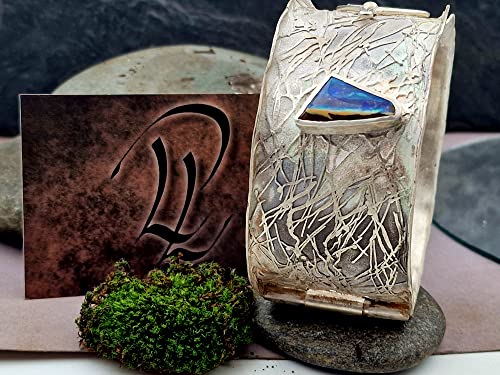 LeoLars-PABE Handgeschmiedeter Design Armreif mit Boulder Opal mit bunten Opalfeuer aus 925er Silber, mit Verschluss, Innenmaße 60x70mm, Unikat, Handarbeit