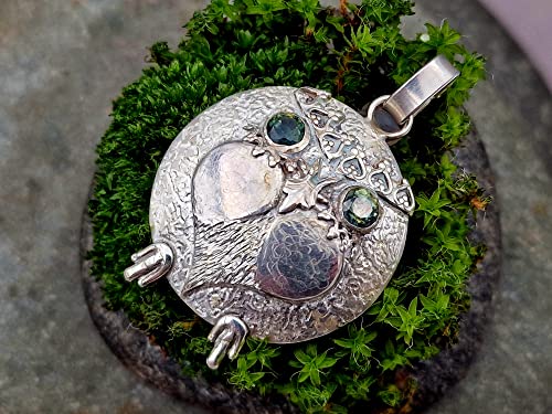 LeoLars-PABE Eule Anhänger mit Partie Saphiren als Augen, aus 925er Silber, Eulen Anhänger, Unikat, Handarbeit