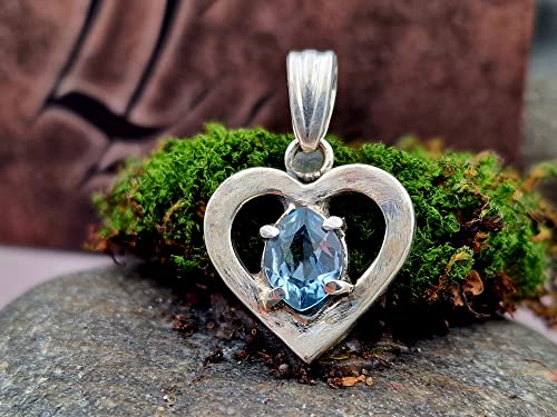 LeoLars-PABE Herz Design Anhänger mit Blautopas Navette aus 925er Silber, eismattiert, Unikat, Handarbeit