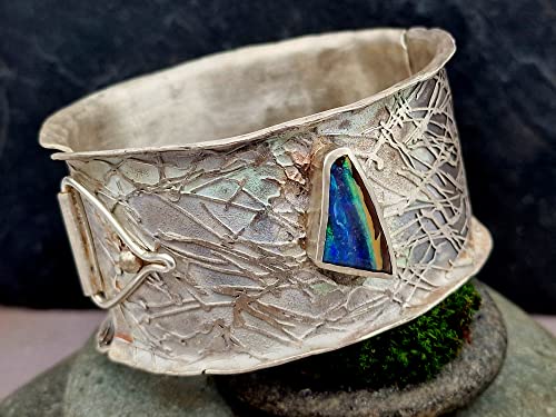 LeoLars-PABE Handgeschmiedeter Design Armreif mit Boulder Opal mit bunten Opalfeuer aus 925er Silber, mit Verschluss, Innenmaße 60x70mm, Unikat, Handarbeit