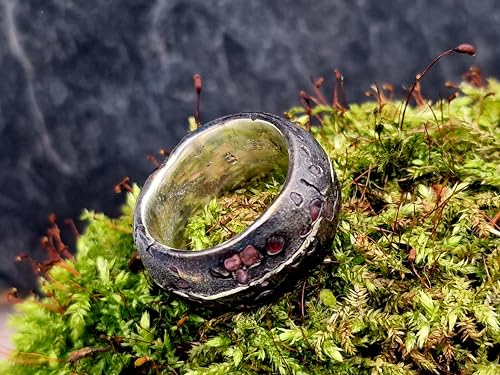 LeoLars-PABE Sandguss Design Ring, Gr 60/61 (19,2) aus 925er Silber im Vulkan Design mit eingegossenem Spinell Rohstein, geschwärzt, massiv, Unikat, Handarbeit