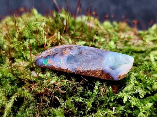 LeoLars-PABE Boulder Opal Anhänger mit 60 cm Lederband mit partiell regenbogenfarbenen Opalfeuer, Opal 28x8,5x6,8mm, Unikat, Handgeschliffen