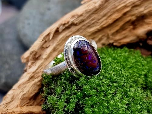 LeoLars-PABE Design Ring mit Boulder Opal, Gr. 58-59, aus 925er Silber, eismattiert, Opal mit Muster und lila-blauem Opalfeuer, 14,3x9mm, Unikat, Handarbeit
