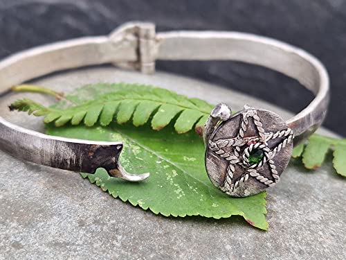 LeoLars-PABE Design Armreif mit Chromdiopsid, aus 925er Silber, mit Verschluss zum Aufklappen, teilgeschwärzt, Umfang 16-17cm, Unikat, Handarbeit