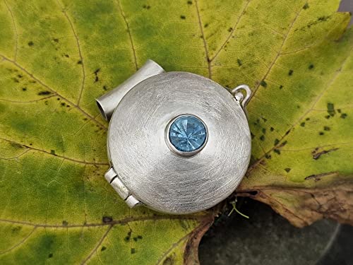 LeoLars-PABE Aquamarin Medaillon aus 925er Silber, Aquamarin im Spiegelschliff, mit Röhrchen, gebürstetes Design, Unikat, Handarbeit