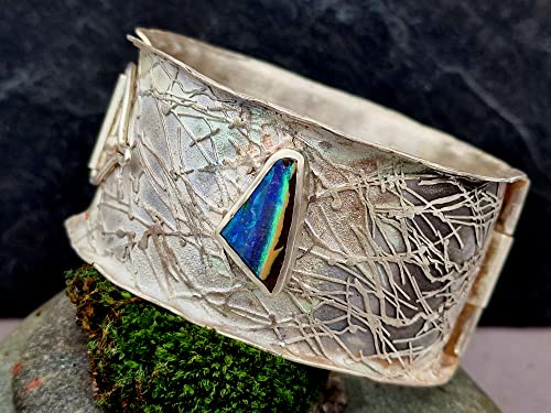 LeoLars-PABE Handgeschmiedeter Design Armreif mit Boulder Opal mit bunten Opalfeuer aus 925er Silber, mit Verschluss, Innenmaße 60x70mm, Unikat, Handarbeit