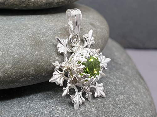 LeoLars-PABE Design Anhänger Schneeflocke mit Peridot aus 925er Silber, Handarbeit