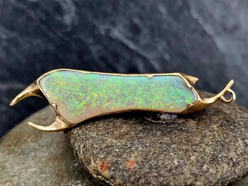 LeoLars-PABE Mintabie Opal Design Anhänger aus 585er Gelbgold, Opal mit brilliantem grünen Opalfeuer, anderer Blickwinkel Multicolor, Opal 39 x 13,5mm, Hochwertig, Unikat,Handarbeit