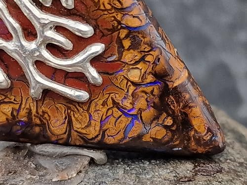 LeoLars-PABE Tribal Design Boulder Opal Anhänger aus 925er Silber mit lila farbenen Opaladern und Opalfeuer, beidseitig tragbar, Unikat, Handarbeit