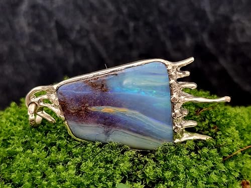 LeoLars-PABE Boulder Opal Picture Stone Design Anhänger aus 925er Silber, Flusslauf von oben mit grün-blauem Opalfeuer, Opal 28x23,9mm, Unikat, Handarbeit