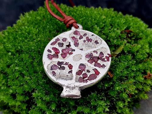LeoLars-PABE Granatapfel Anhänger mit eingegossenen Spinell Kristallen aus 925er Silber, Sandguss Design Anhänger mit Lederband, Unikat, Handarbeit