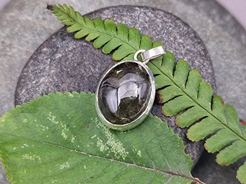LeoLars-PABE Demantoid Cabochon Anhänger aus 925er Silber, selten, mit Innenleben, herrliches grün, Unikat, Handarbeit