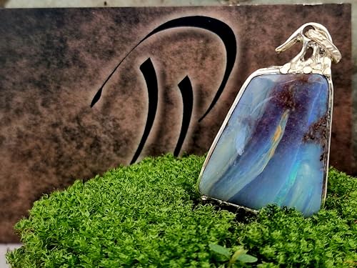 LeoLars-PABE Boulder Opal Picture Stone Design Anhänger aus 925er Silber, Flusslauf von oben mit grün-blauem Opalfeuer, Opal 28x23,9mm, Unikat, Handarbeit