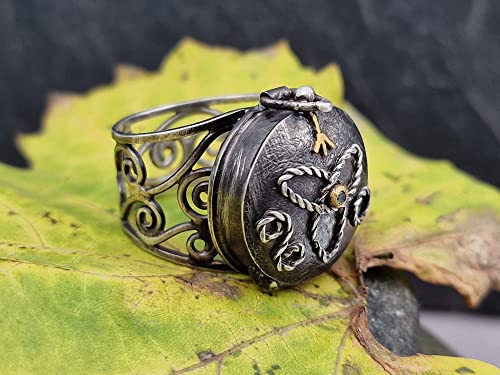 LeoLars-PABE Filigree Ring mit Geheimfach aus 925er Silber, Gr.60 (19), mit Chromdiopsid in Feingoldfassung und Feingold Rune, teilgeschwärzt, Runen, Unikat, Handarbeit