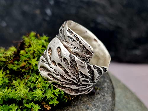 LeoLars-PABE 925er Silber Design Ring, Gr.60, Stil der Oberfläche Konifere, teilgeschwärzt, überlappende Ringschiene, Unikat, Handarbeit