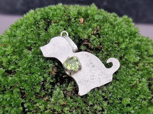 LeoLars-PABE Hundewelpen Anhänger aus 925er Silber mit Peridot Herz, seidenmatt, Hund, Handarbeit