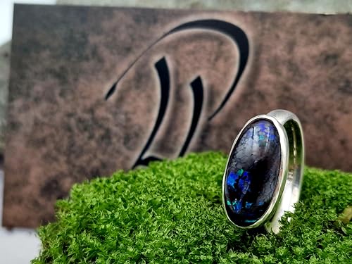 LeoLars-PABE Boulder Matrix Opal Ring, Gr. 63, Unisex, aus 925er Silber mit grün-blau-lila Opalfeuer, Unikat, Handarbeit