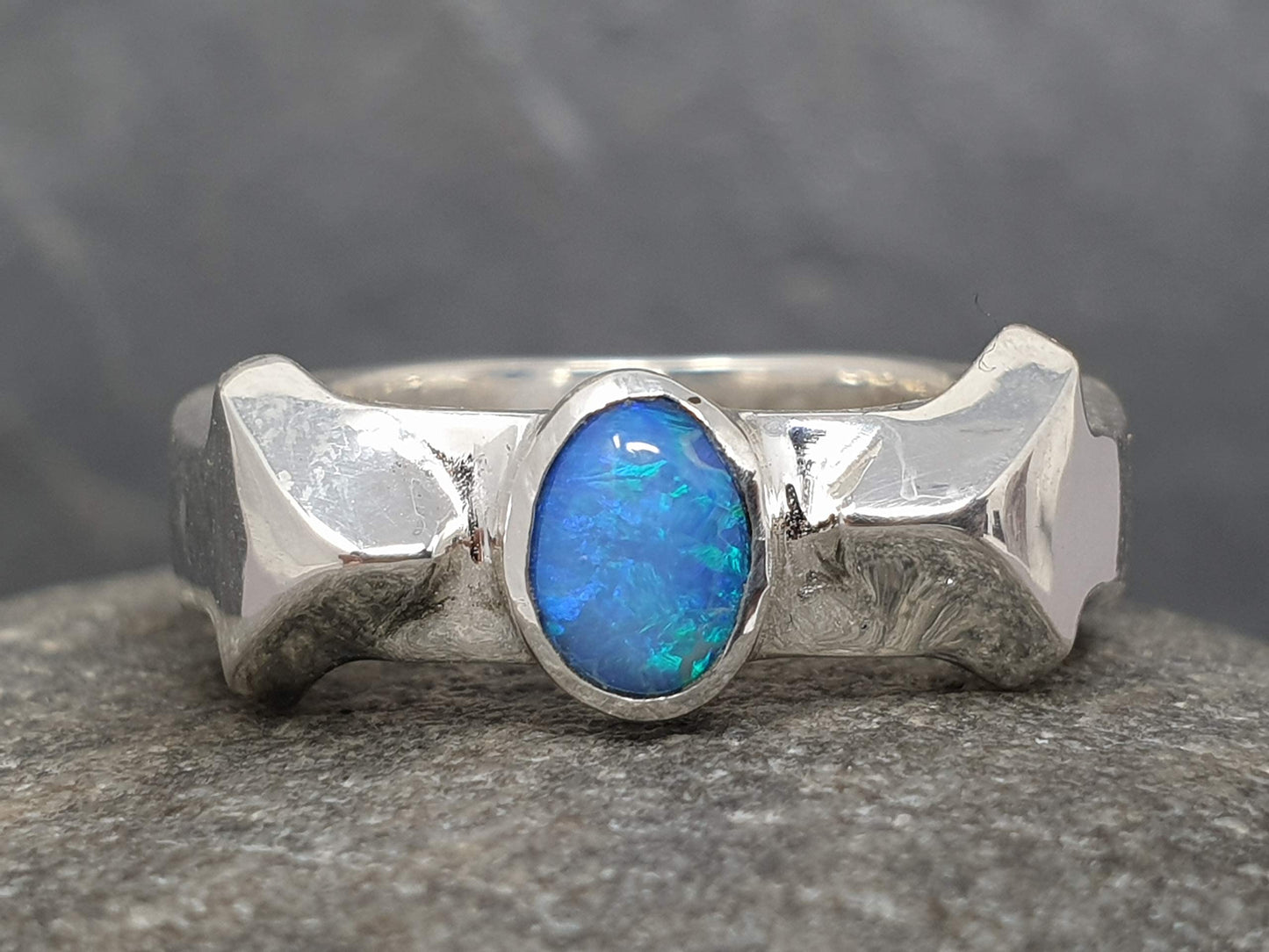 LeoLars-PABE Lightning Ridge Opal Ring Pfeil Design aus 925er Silber, Gr.58, Unikat, Handarbeit