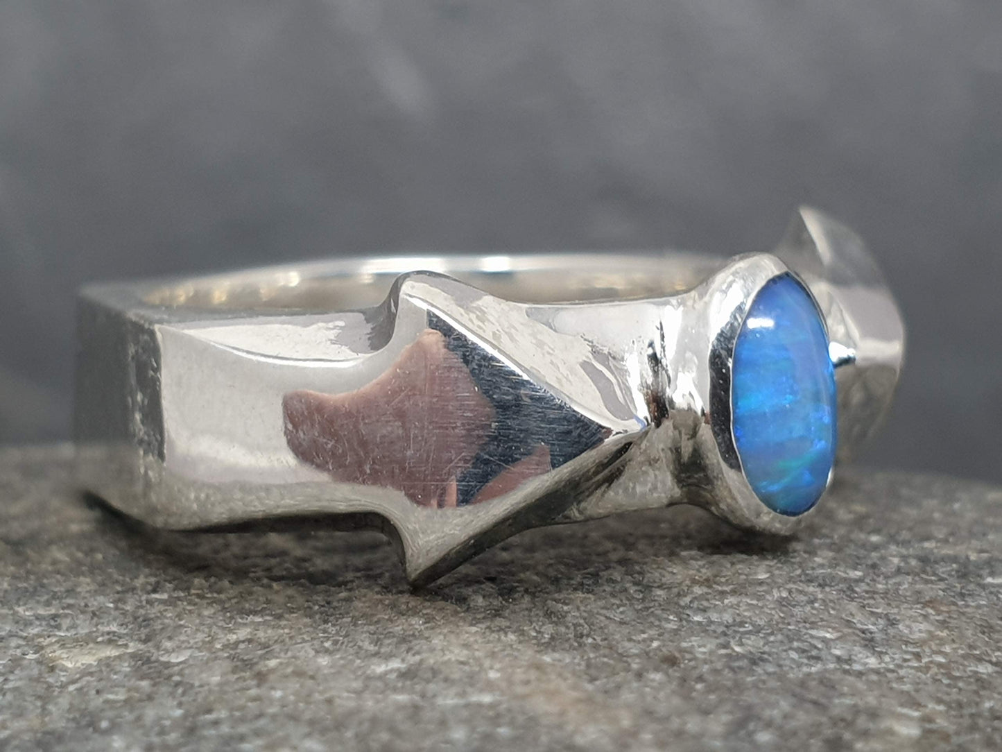 LeoLars-PABE Lightning Ridge Opal Ring Pfeil Design aus 925er Silber, Gr.58, Unikat, Handarbeit