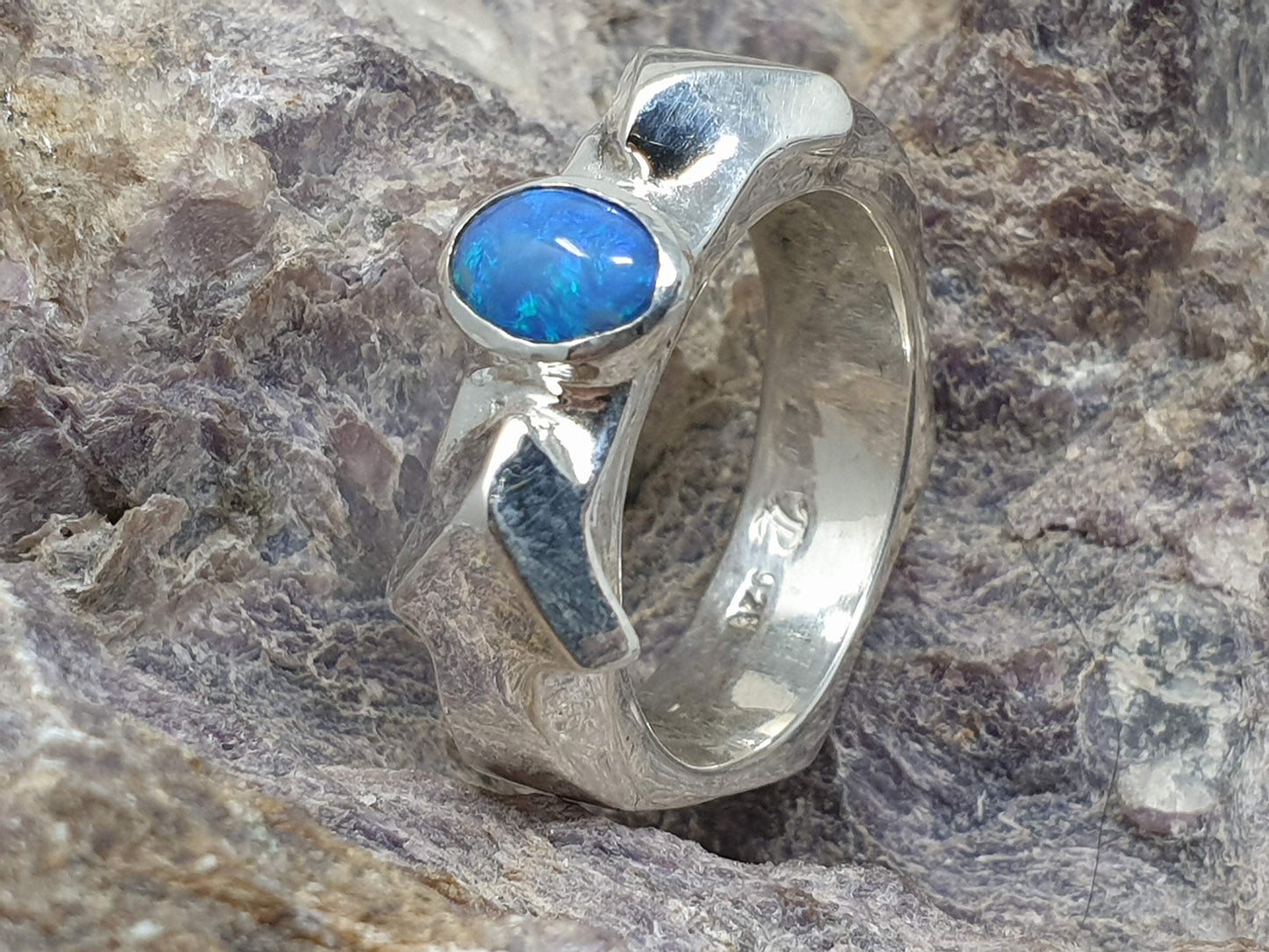 LeoLars-PABE Lightning Ridge Opal Ring Pfeil Design aus 925er Silber, Gr.58, Unikat, Handarbeit