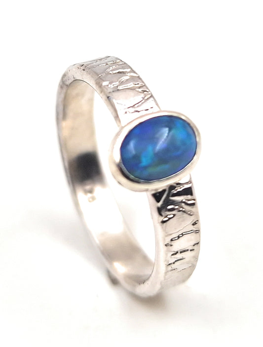Lightning Ridge Opal Design Ring, Gr.59 (18,7), aus 925er Silber, geprägte Ringschiene, grün-blaues Opalfeuer,   Unikat, Handarbeit