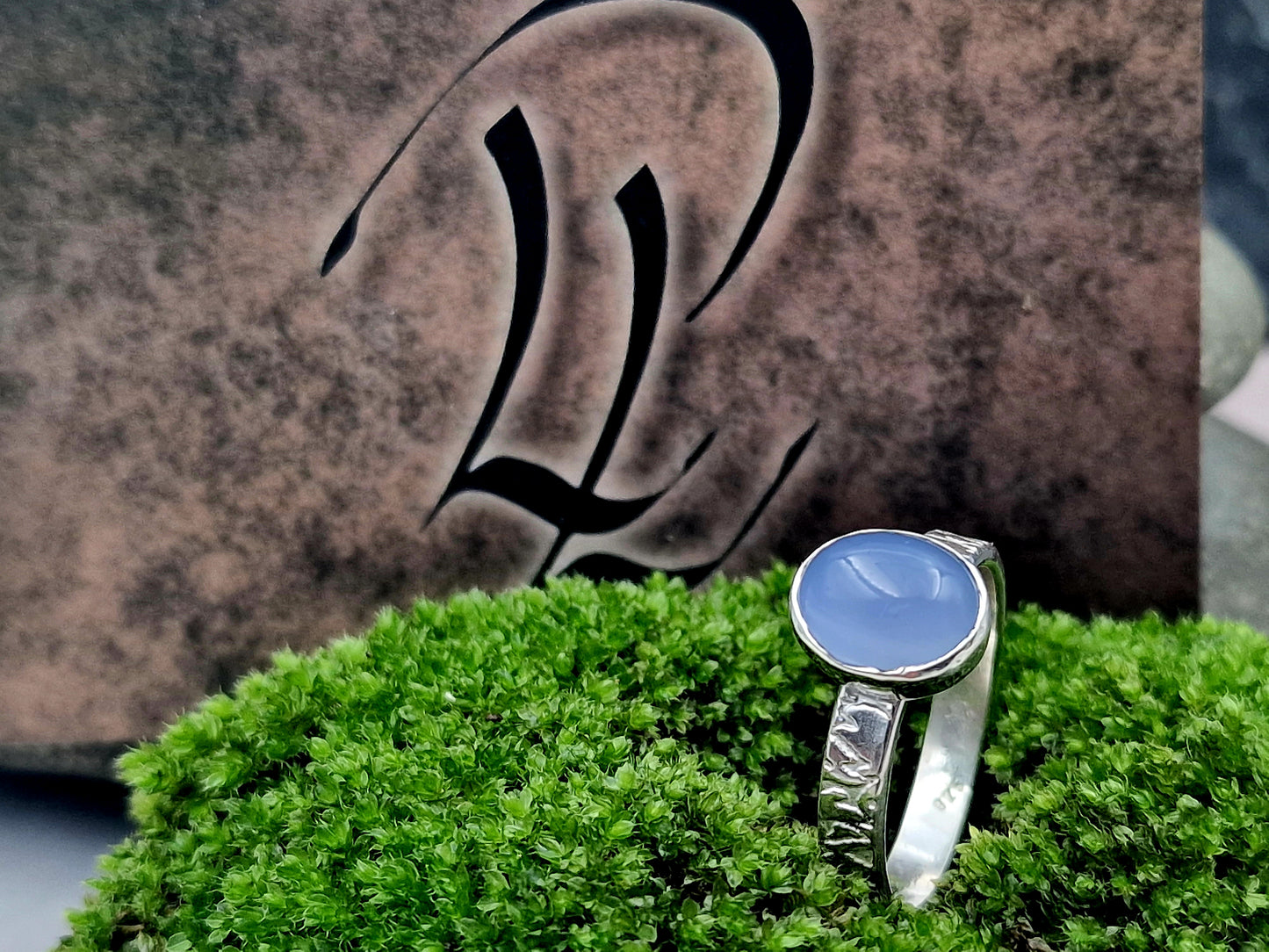 Chalzedon Design Ring, Gr. 62 unc 65, aus 925er Silber, geprägte Ringschiene, Unikat, Handarbeit