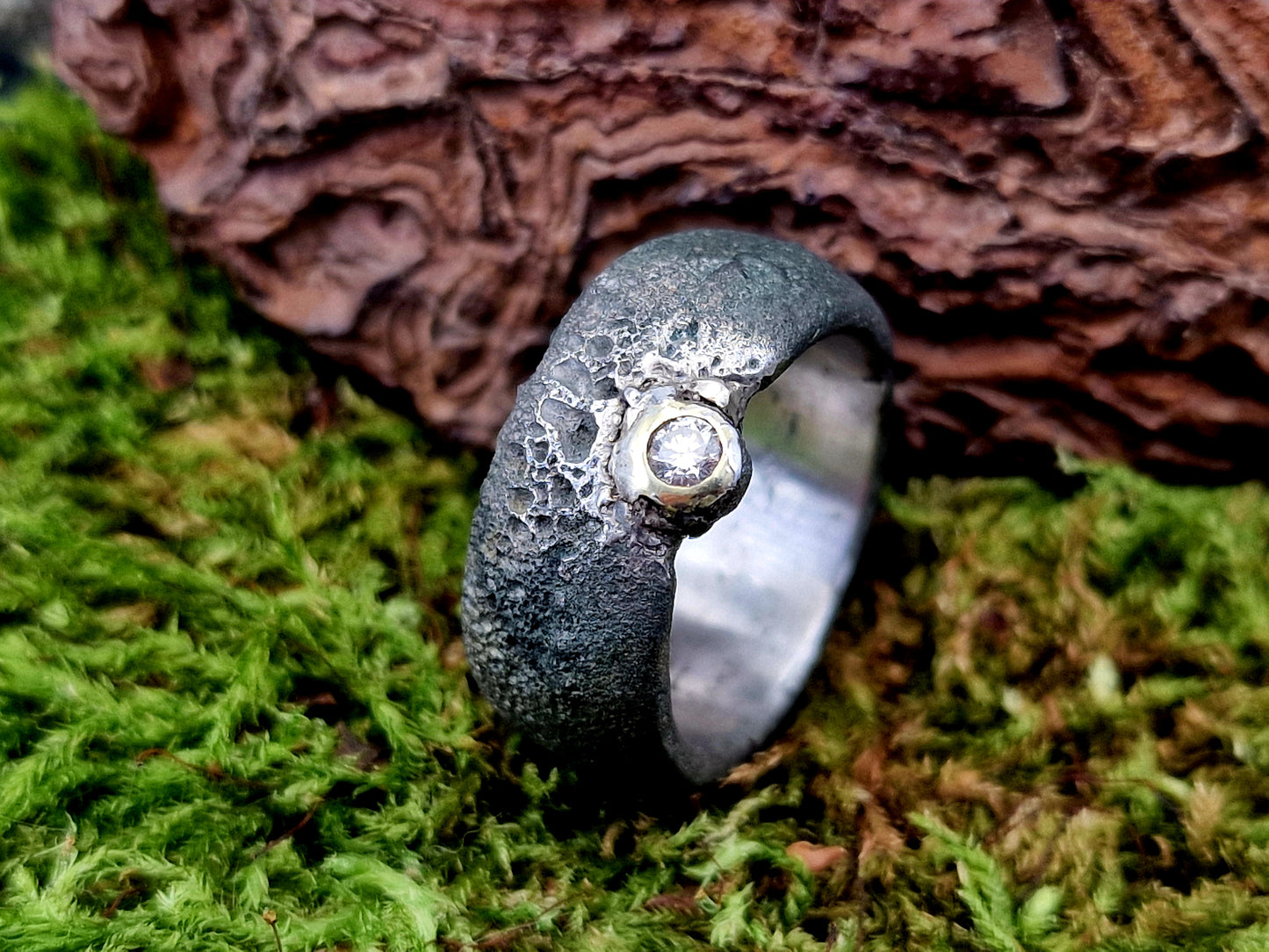 Edelstahl Ring Lava Design, Labgrown Diamanten, 585er Gelbgold Fassung, Gr.56 (18), Unikat, Handarbeit, natürliche Oberflächen Struktur