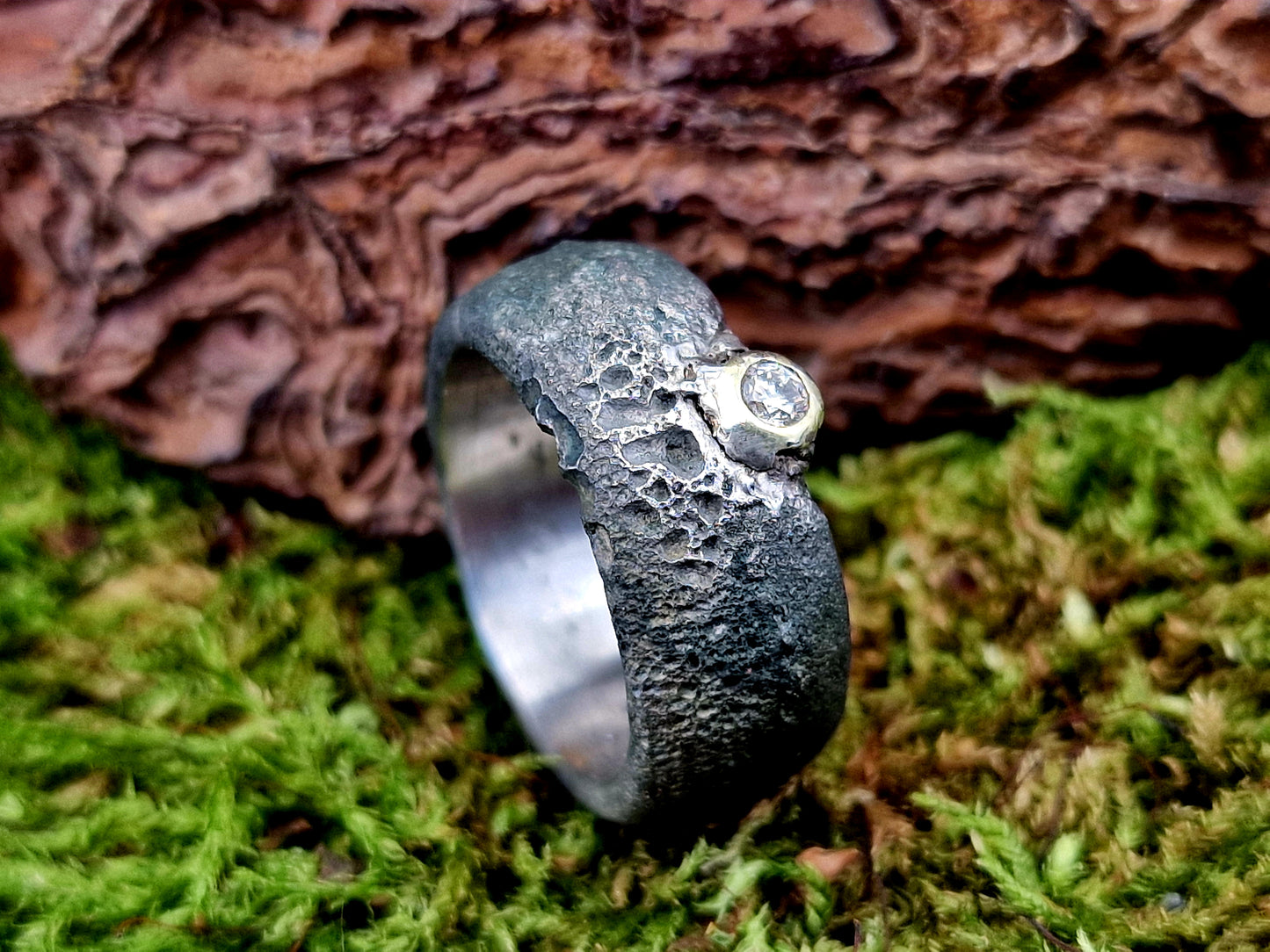 Edelstahl Ring Lava Design, Labgrown Diamanten, 585er Gelbgold Fassung, Gr.56 (18), Unikat, Handarbeit, natürliche Oberflächen Struktur