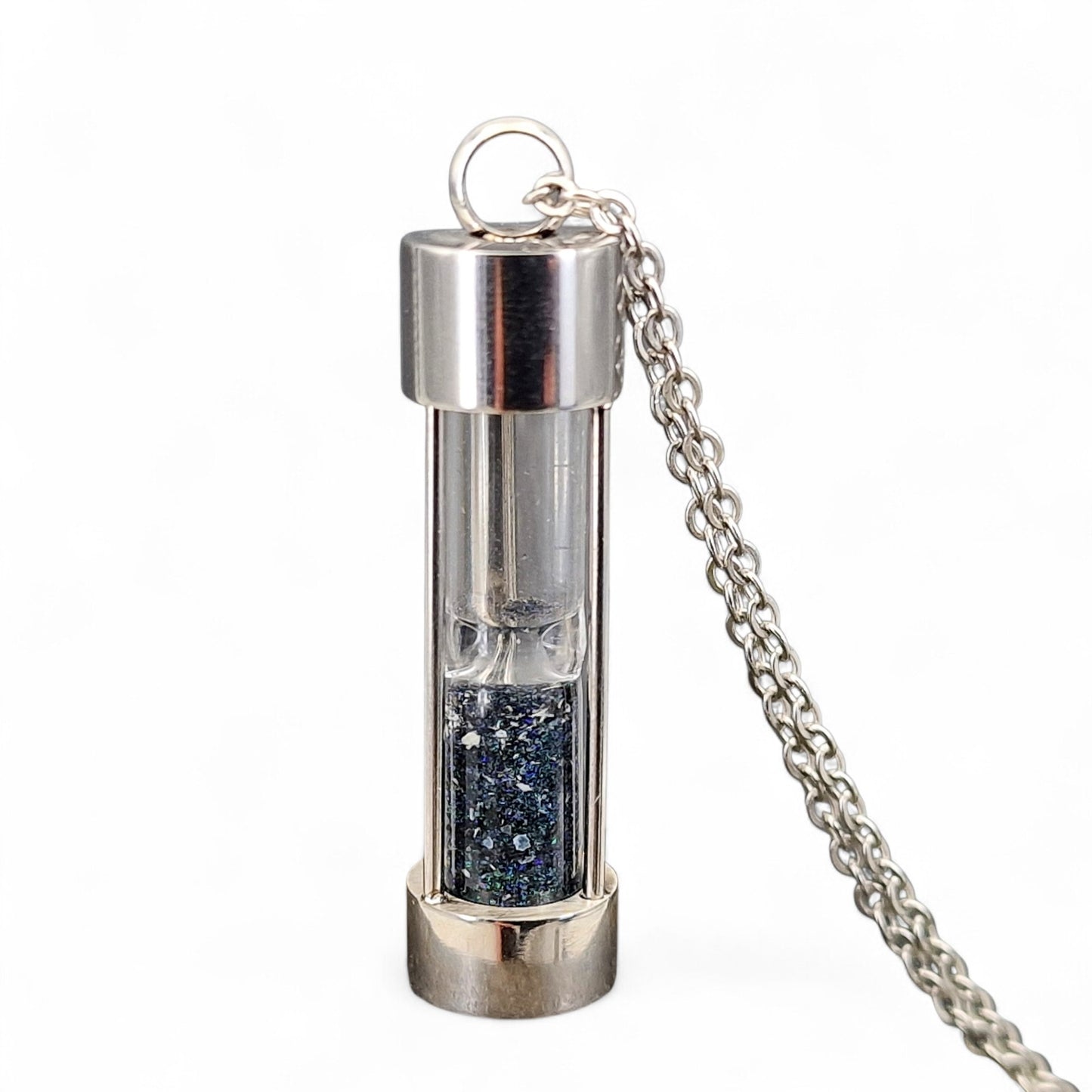 Runde silberfarbene Edelstahl Sanduhr, Edelstahlkette 50cm, bunte Andamooka Matrix Opalsplitter, von Hand individualisiert
