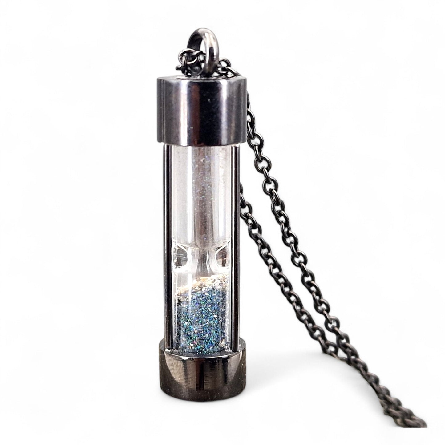 Schwarze, runde Edelstahl Sanduhr, 50cm Edelstahlkette, bunte Andamooka Matrix Opalsplitter, von Hand individualisiert