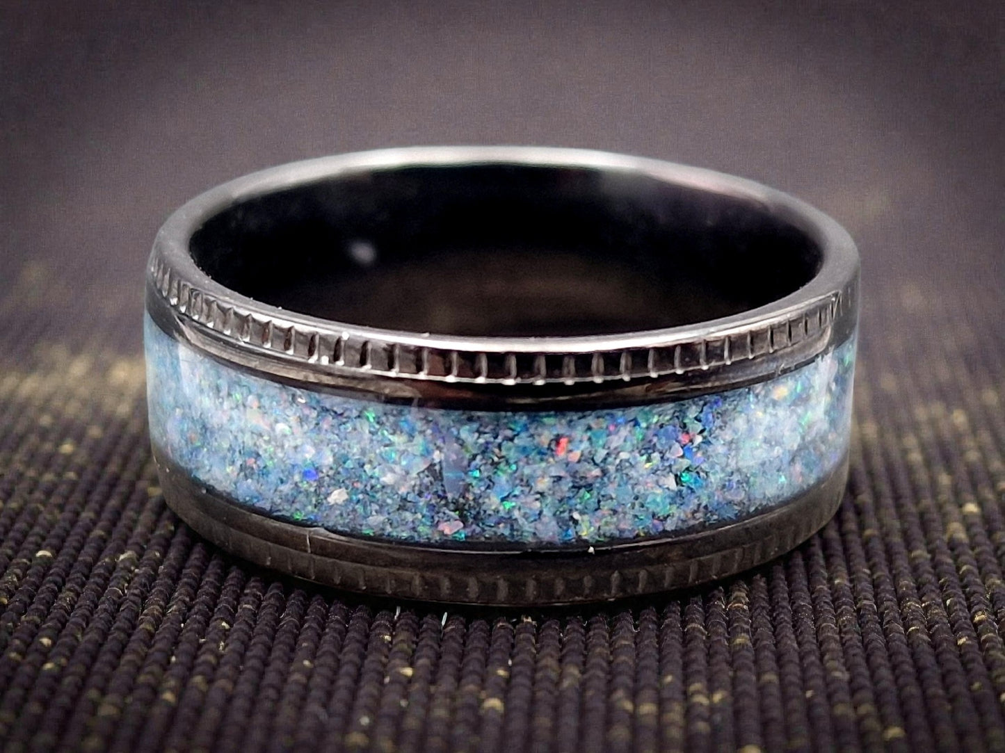 Edelstahl Ring schwarz, Gr. 60 (19,2), Multicolor Lightning Ridge Opalsplitter Band, von Hand individualisiert