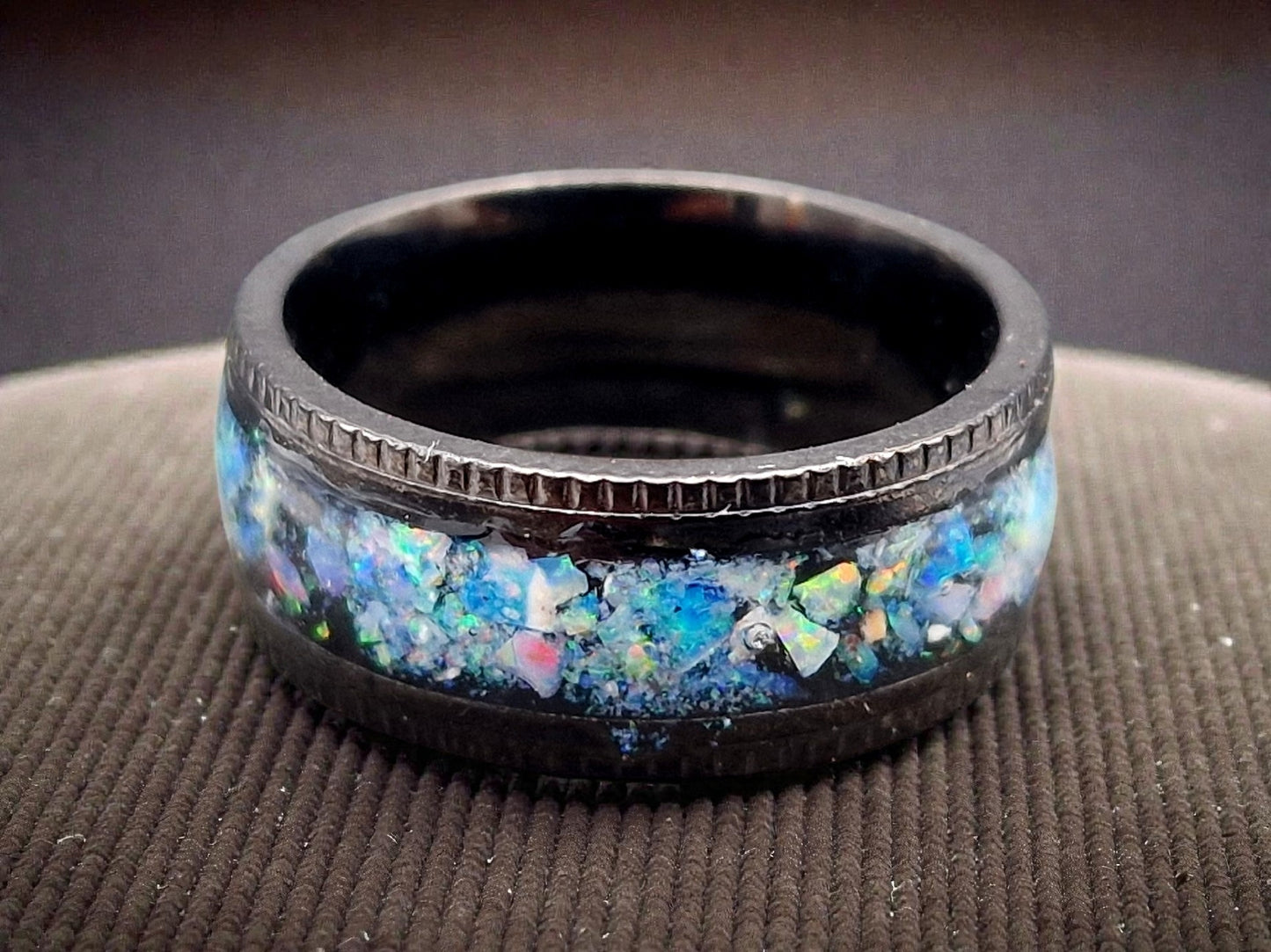 Schwarzer Edelstahl Ring, Gr. 54(17,2), Multicolor Lightning Ridge Opalsplitter Band, von Hand individualisiert