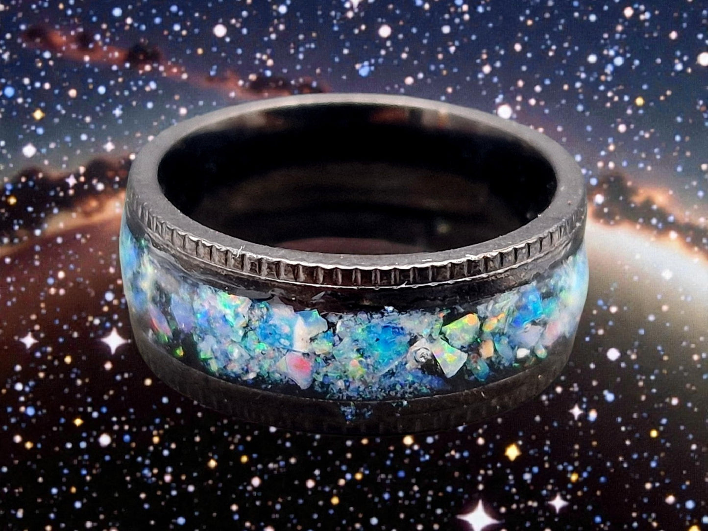 Schwarzer Edelstahl Ring, Gr. 54(17,2), Multicolor Lightning Ridge Opalsplitter Band, von Hand individualisiert